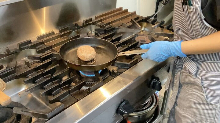 🐮　国産牛100%  煮込みハンバーグプレート　🐮